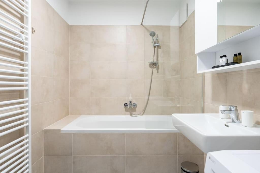 Urban 1Br Retreat, Easy City Link By Hm Wien Eksteriør billede